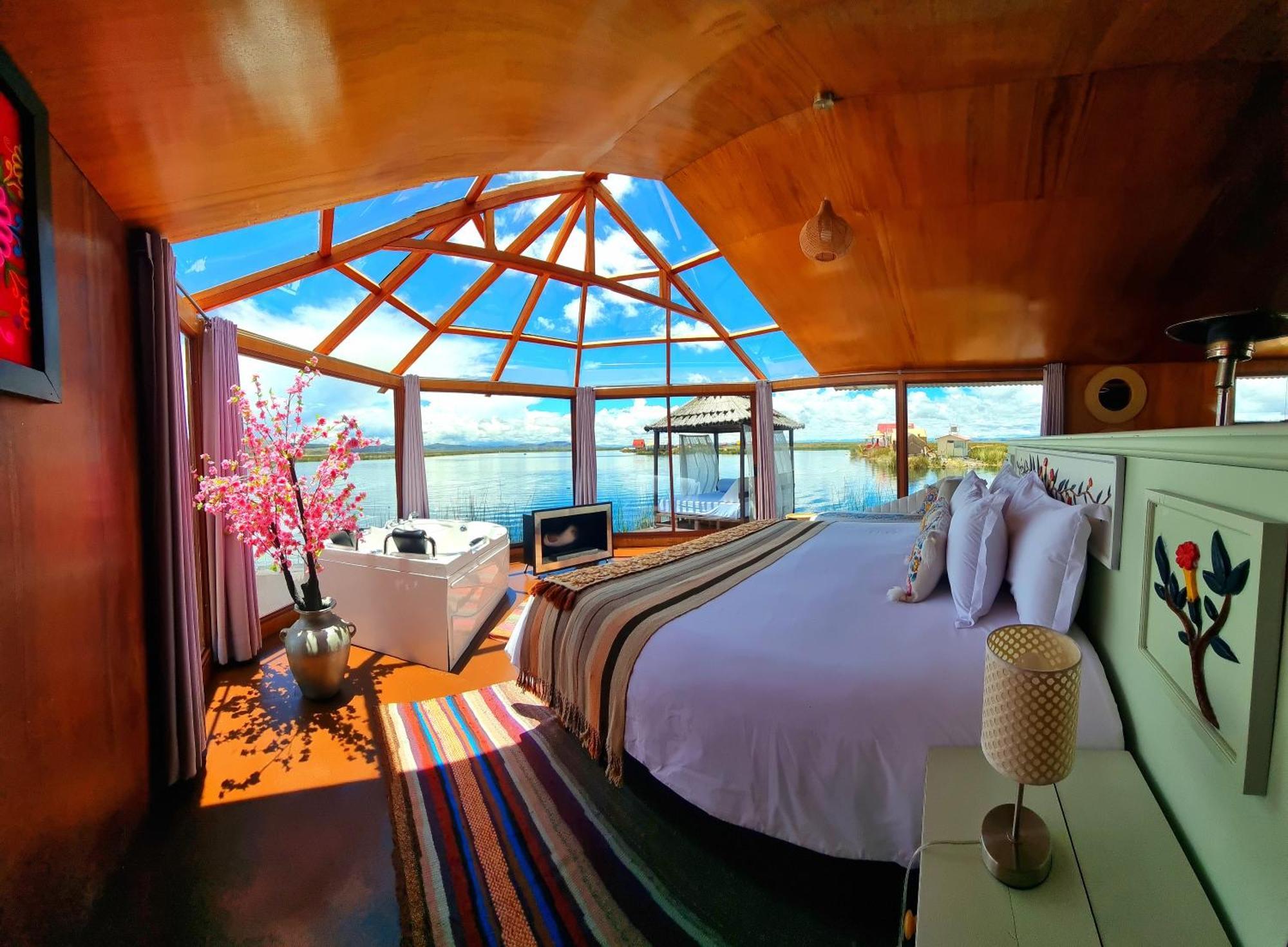 Uros Kay Pacha Lodge Пуно Номер фото